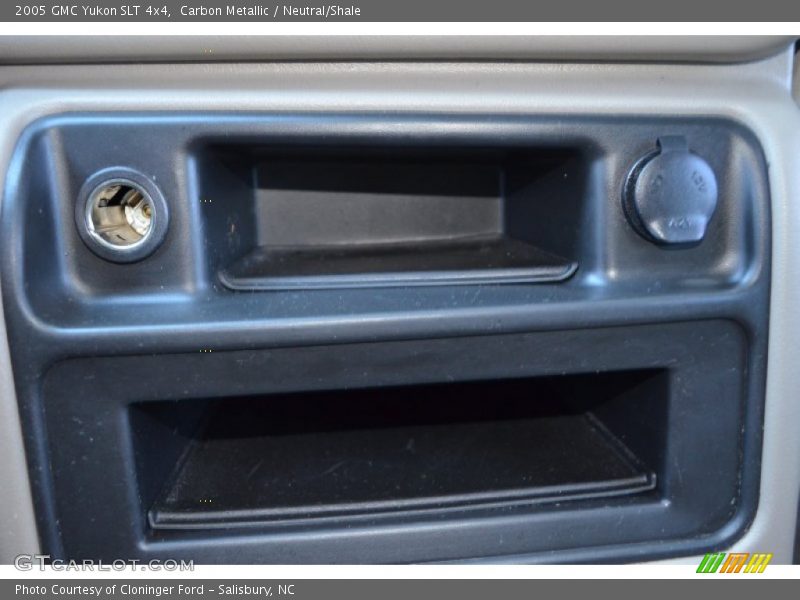 Carbon Metallic / Neutral/Shale 2005 GMC Yukon SLT 4x4