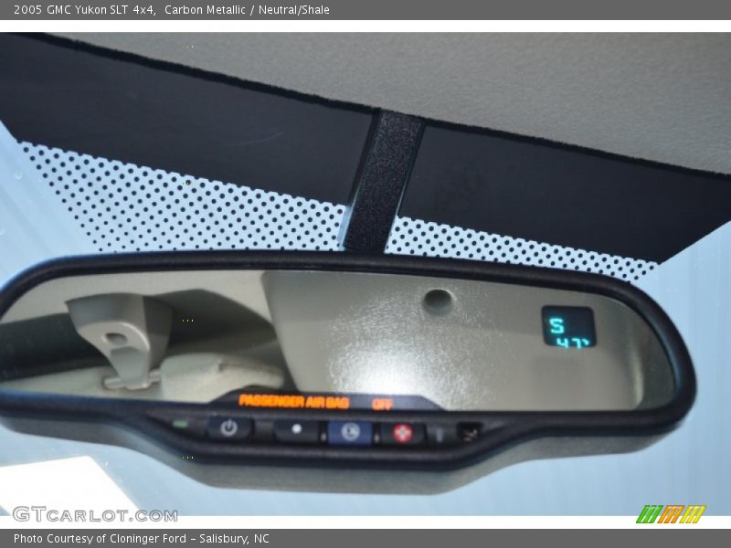 Carbon Metallic / Neutral/Shale 2005 GMC Yukon SLT 4x4