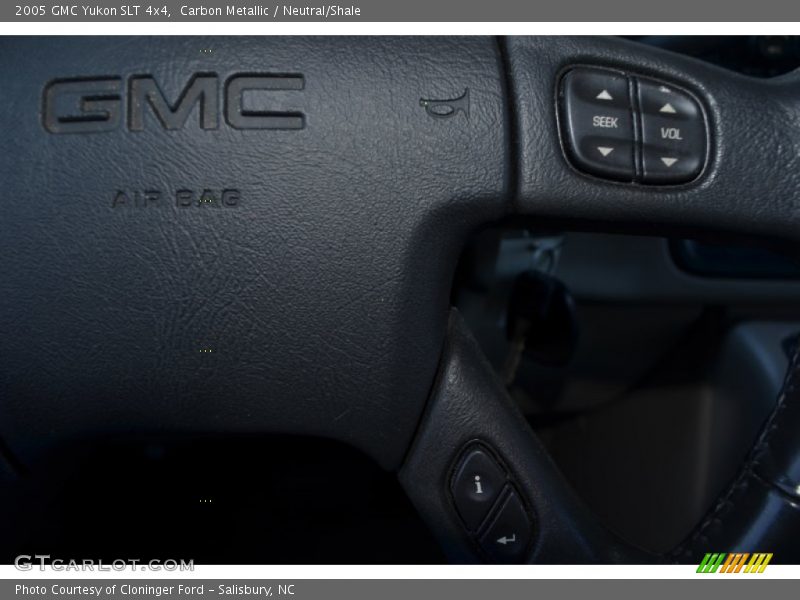 Carbon Metallic / Neutral/Shale 2005 GMC Yukon SLT 4x4
