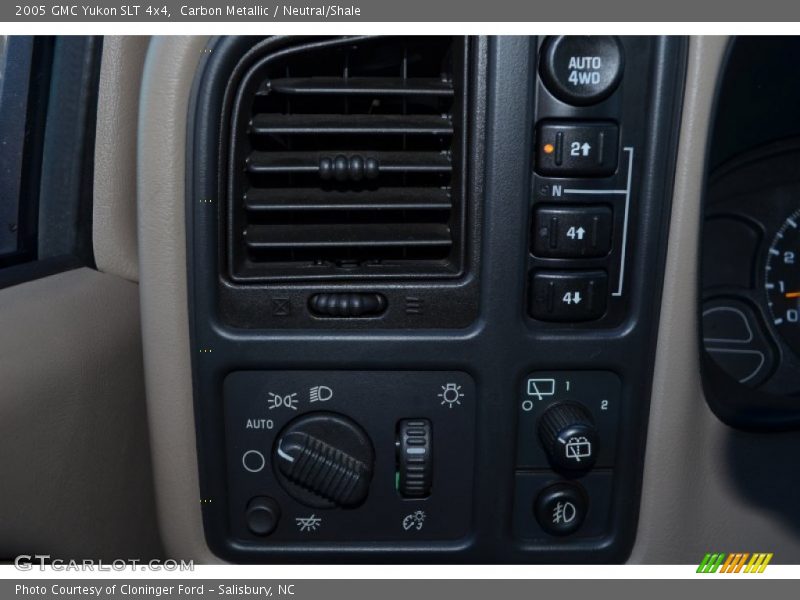 Carbon Metallic / Neutral/Shale 2005 GMC Yukon SLT 4x4