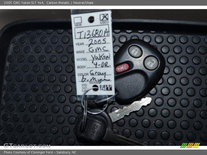 Carbon Metallic / Neutral/Shale 2005 GMC Yukon SLT 4x4