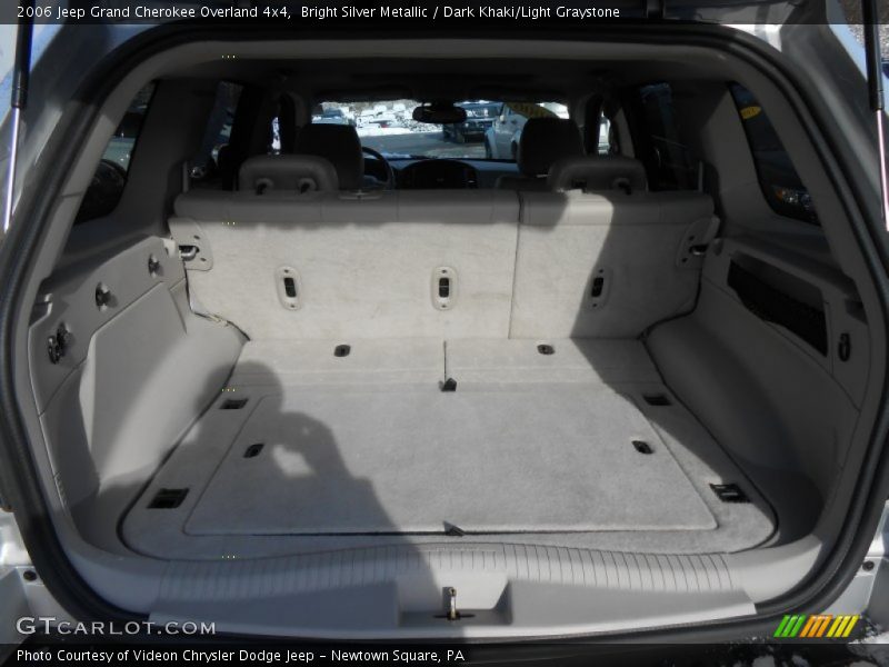  2006 Grand Cherokee Overland 4x4 Trunk