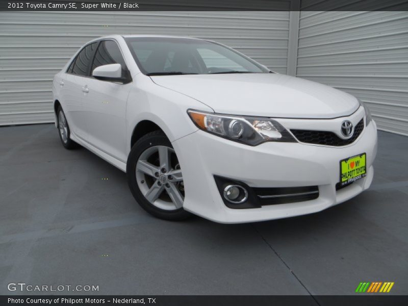 Super White / Black 2012 Toyota Camry SE