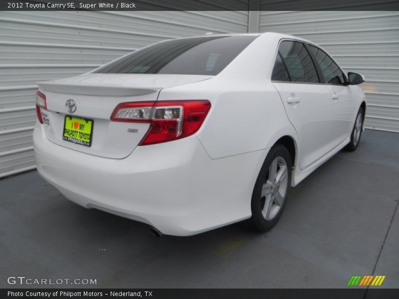 Super White / Black 2012 Toyota Camry SE