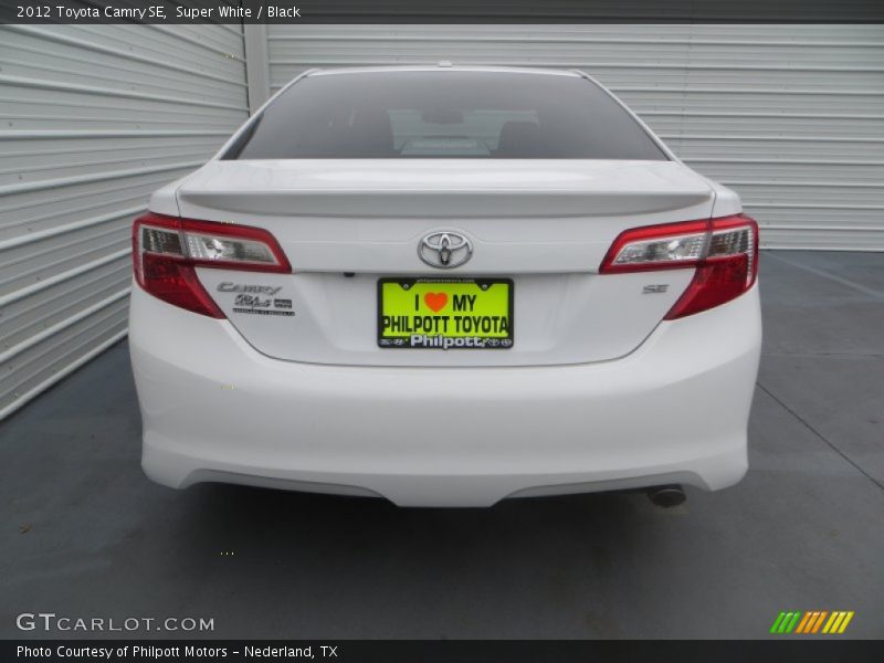 Super White / Black 2012 Toyota Camry SE