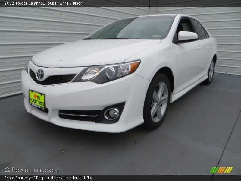 Super White / Black 2012 Toyota Camry SE