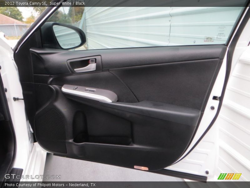 Super White / Black 2012 Toyota Camry SE