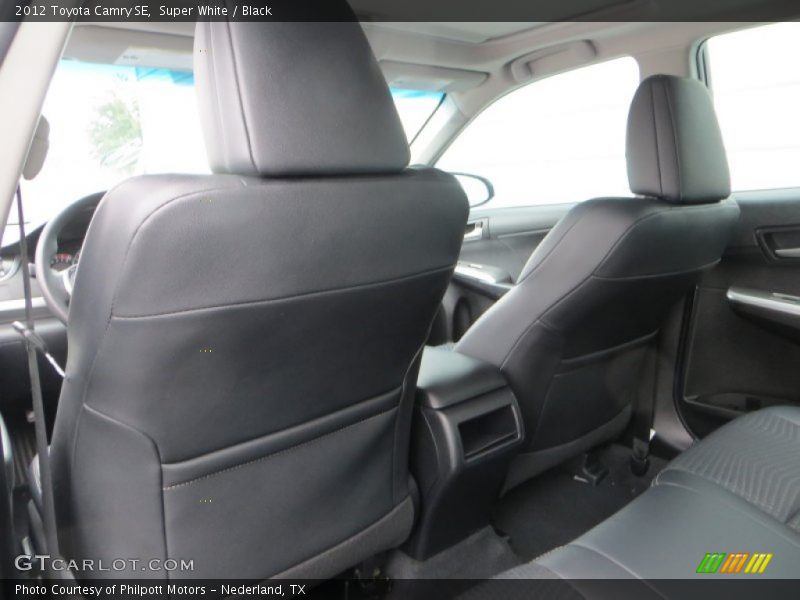 Super White / Black 2012 Toyota Camry SE