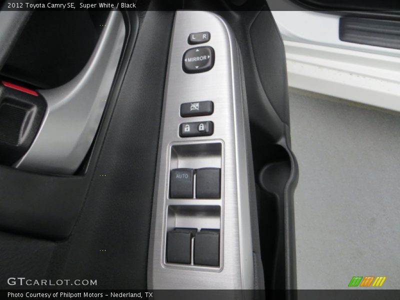 Super White / Black 2012 Toyota Camry SE