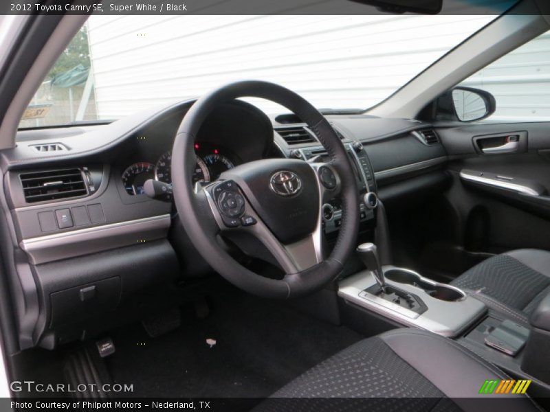 Super White / Black 2012 Toyota Camry SE