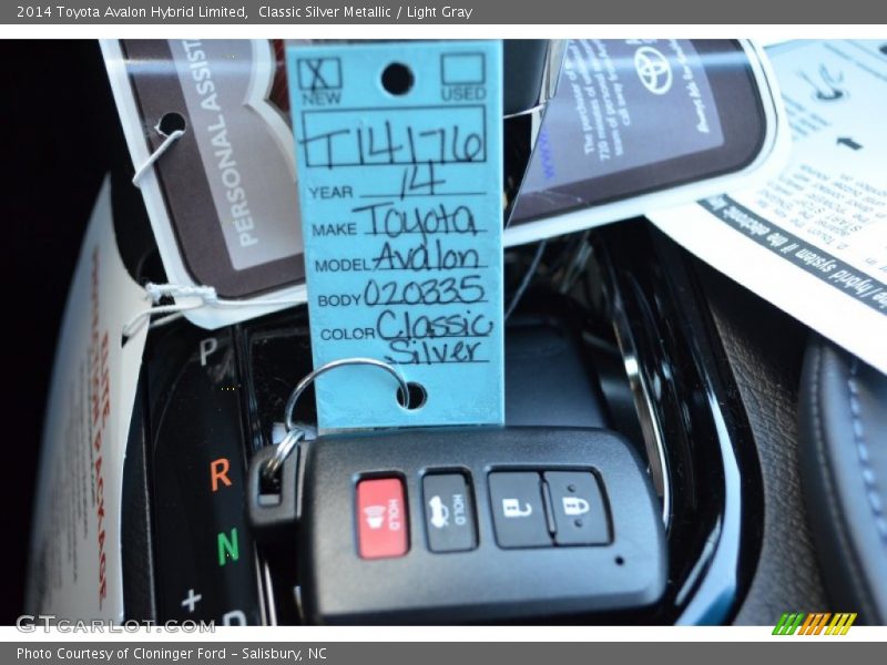 Classic Silver Metallic / Light Gray 2014 Toyota Avalon Hybrid Limited