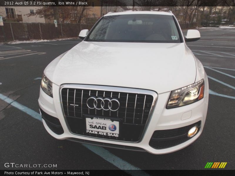 Ibis White / Black 2012 Audi Q5 3.2 FSI quattro