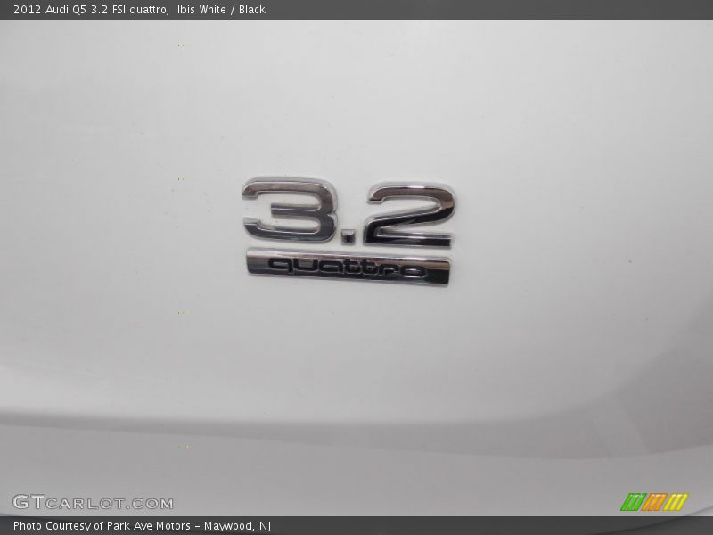 Ibis White / Black 2012 Audi Q5 3.2 FSI quattro