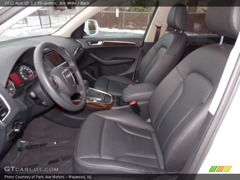 Ibis White / Black 2012 Audi Q5 3.2 FSI quattro