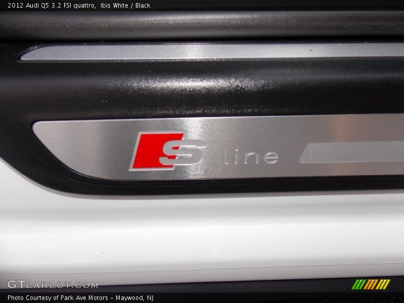 Ibis White / Black 2012 Audi Q5 3.2 FSI quattro