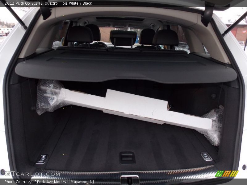 Ibis White / Black 2012 Audi Q5 3.2 FSI quattro