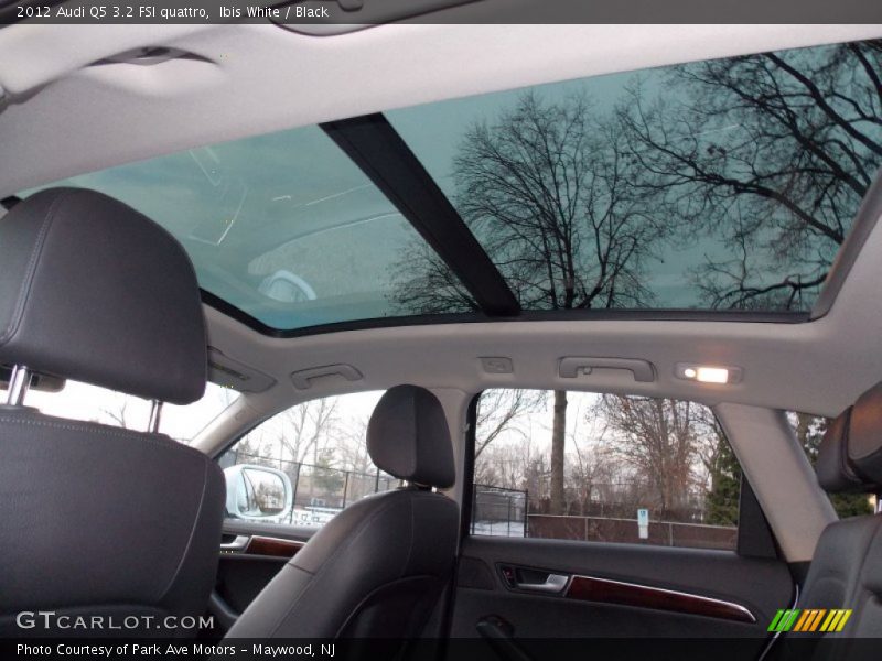 Ibis White / Black 2012 Audi Q5 3.2 FSI quattro