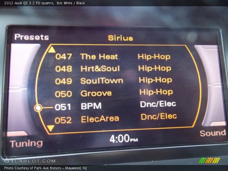 Ibis White / Black 2012 Audi Q5 3.2 FSI quattro