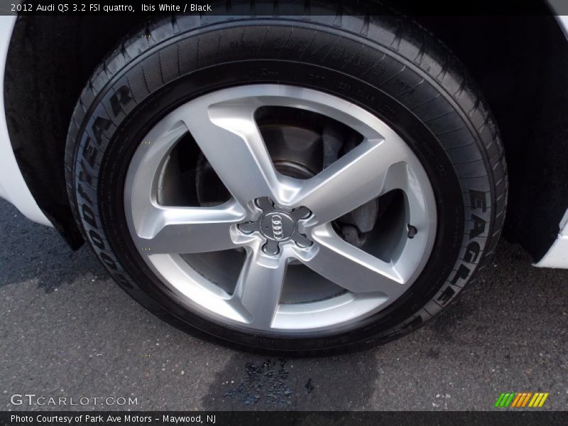 Ibis White / Black 2012 Audi Q5 3.2 FSI quattro