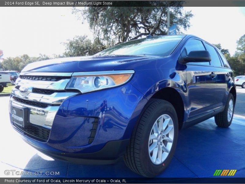 Front 3/4 View of 2014 Edge SE