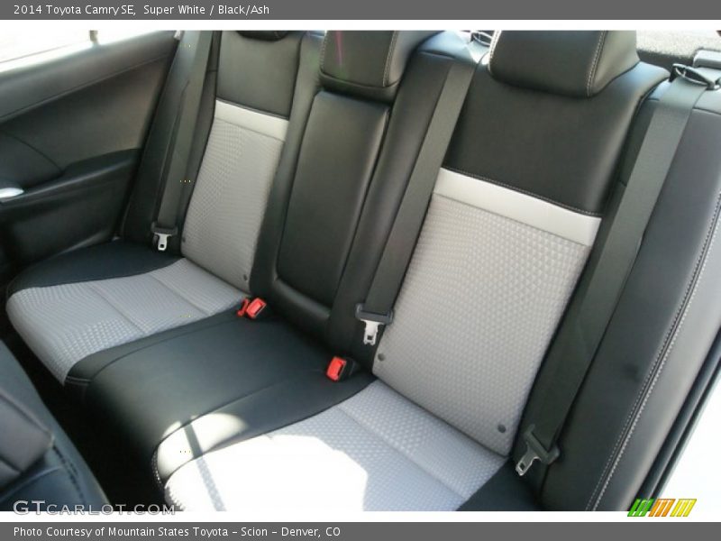 Super White / Black/Ash 2014 Toyota Camry SE