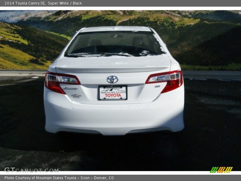 Super White / Black 2014 Toyota Camry SE