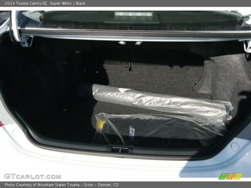 Super White / Black 2014 Toyota Camry SE