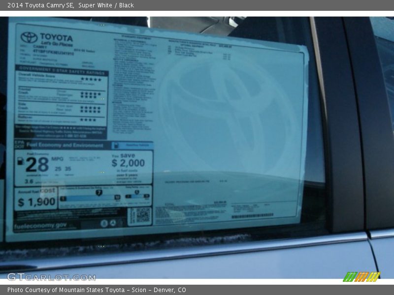 Super White / Black 2014 Toyota Camry SE