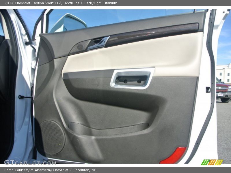 Arctic Ice / Black/Light Titanium 2014 Chevrolet Captiva Sport LTZ
