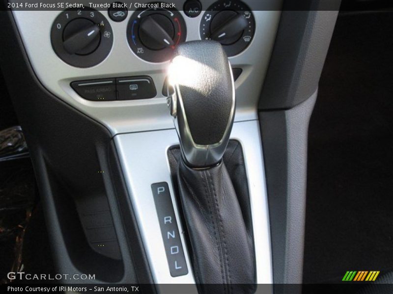 Tuxedo Black / Charcoal Black 2014 Ford Focus SE Sedan