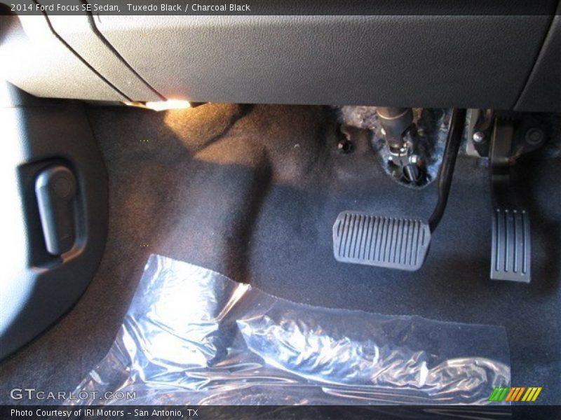 Tuxedo Black / Charcoal Black 2014 Ford Focus SE Sedan