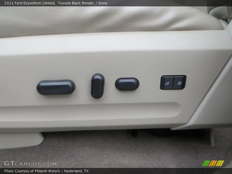 Tuxedo Black Metallic / Stone 2011 Ford Expedition Limited