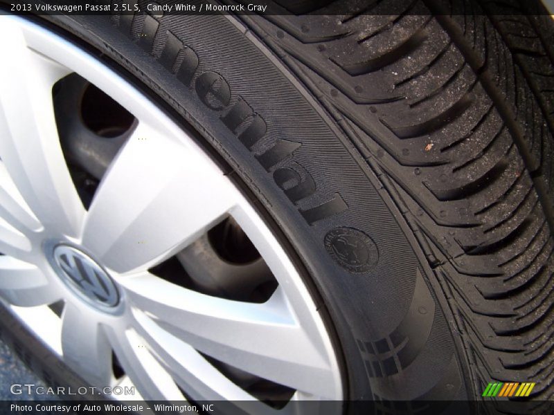 Candy White / Moonrock Gray 2013 Volkswagen Passat 2.5L S