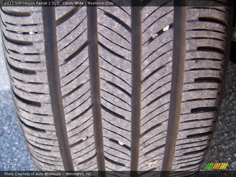 Candy White / Moonrock Gray 2013 Volkswagen Passat 2.5L S