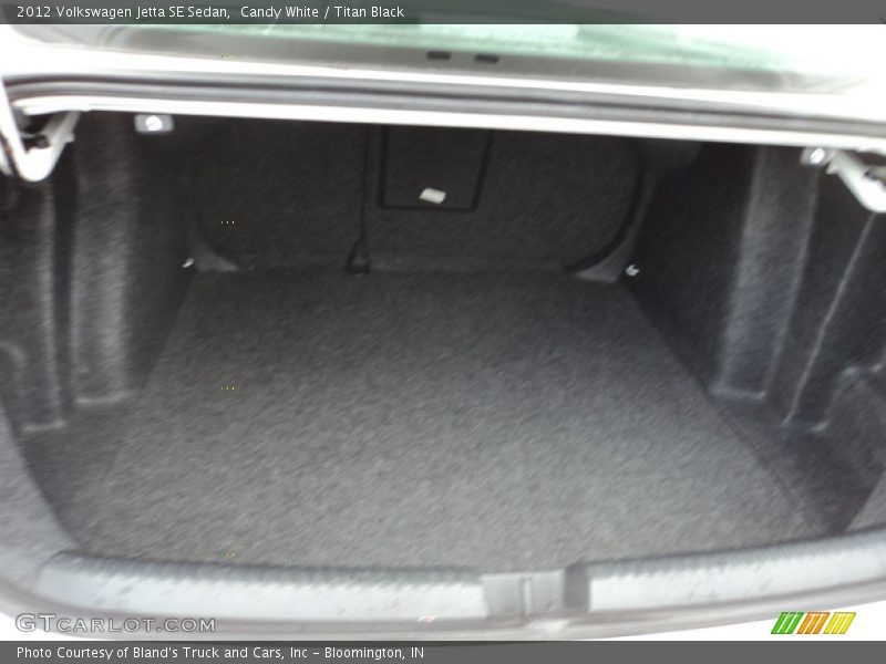 Candy White / Titan Black 2012 Volkswagen Jetta SE Sedan