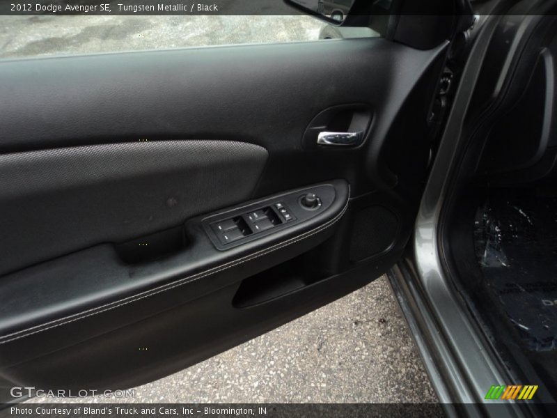 Tungsten Metallic / Black 2012 Dodge Avenger SE