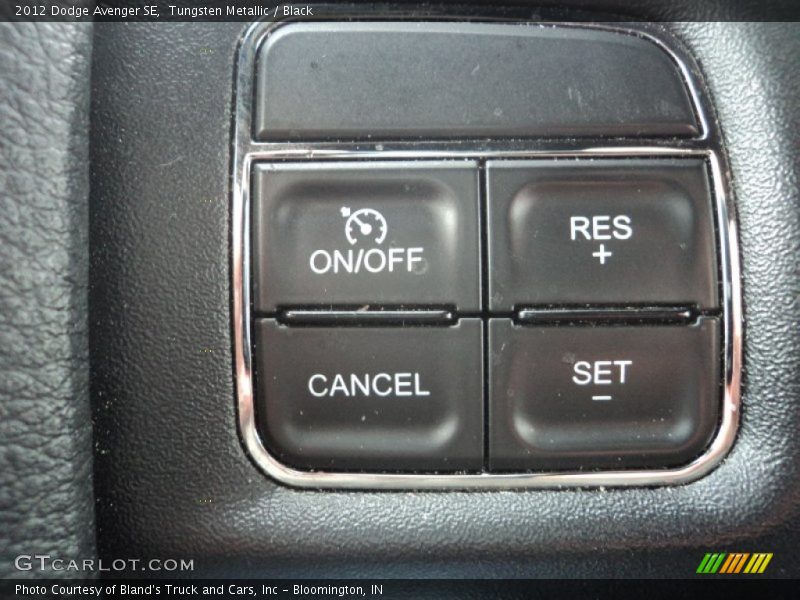 Tungsten Metallic / Black 2012 Dodge Avenger SE