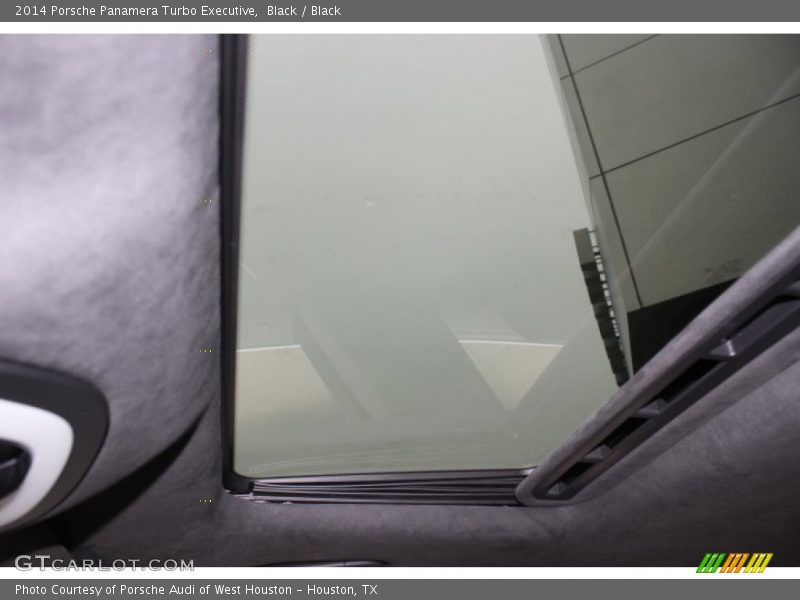 Sunroof of 2014 Panamera Turbo Executive