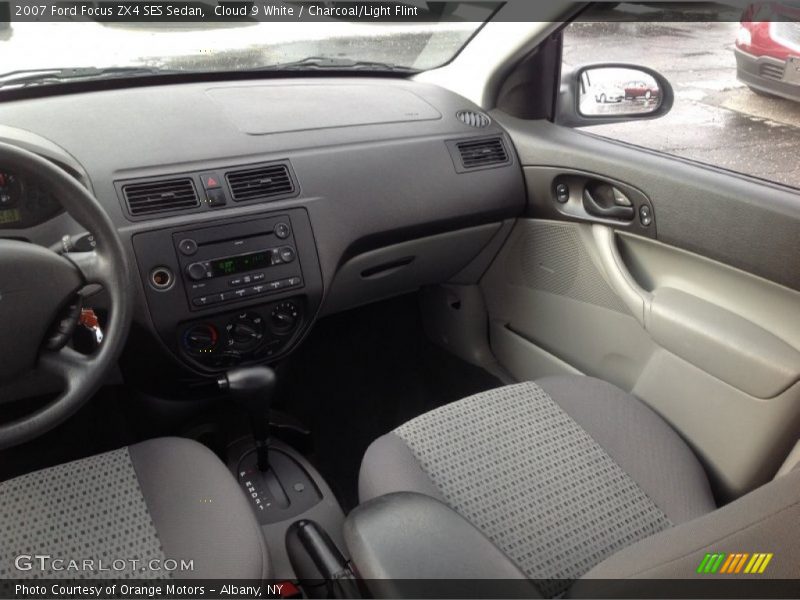 Cloud 9 White / Charcoal/Light Flint 2007 Ford Focus ZX4 SES Sedan