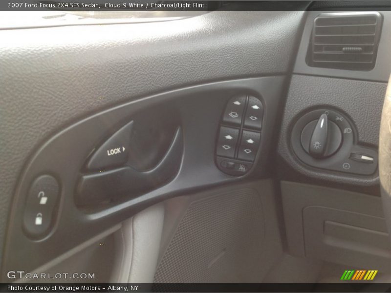 Cloud 9 White / Charcoal/Light Flint 2007 Ford Focus ZX4 SES Sedan