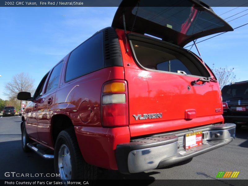 Fire Red / Neutral/Shale 2002 GMC Yukon