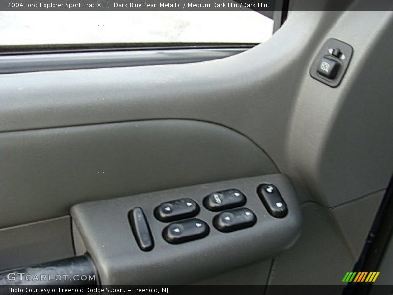 Dark Blue Pearl Metallic / Medium Dark Flint/Dark Flint 2004 Ford Explorer Sport Trac XLT