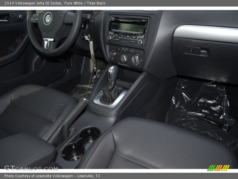 Pure White / Titan Black 2014 Volkswagen Jetta SE Sedan