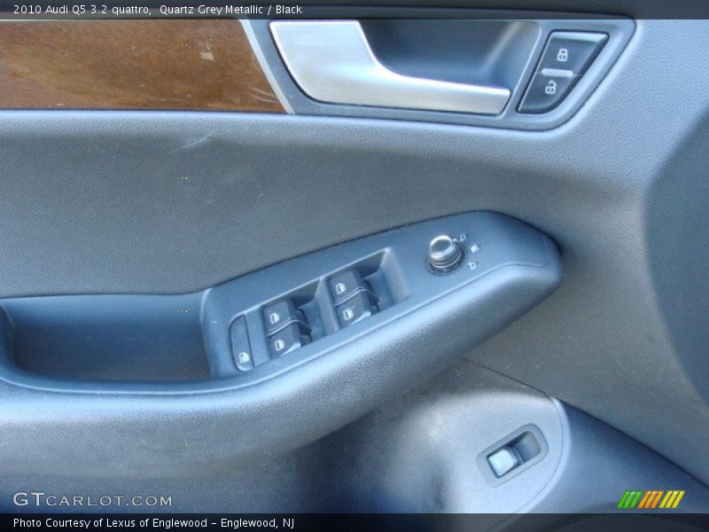 Quartz Grey Metallic / Black 2010 Audi Q5 3.2 quattro