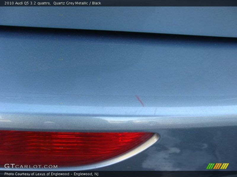Quartz Grey Metallic / Black 2010 Audi Q5 3.2 quattro