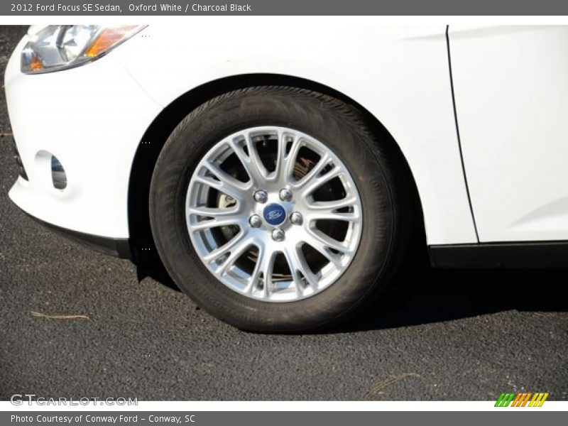 Oxford White / Charcoal Black 2012 Ford Focus SE Sedan