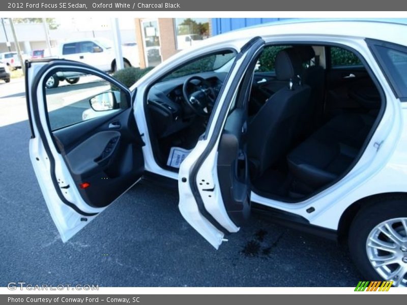 Oxford White / Charcoal Black 2012 Ford Focus SE Sedan