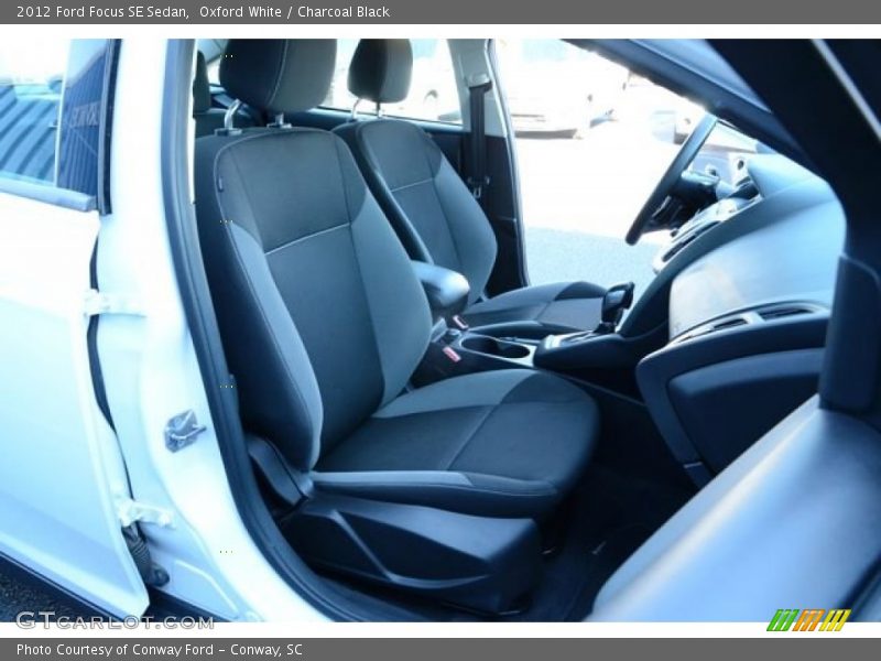 Oxford White / Charcoal Black 2012 Ford Focus SE Sedan