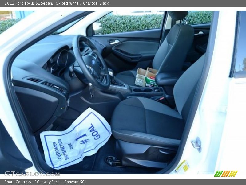Oxford White / Charcoal Black 2012 Ford Focus SE Sedan