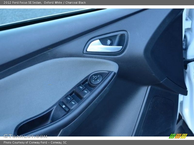 Oxford White / Charcoal Black 2012 Ford Focus SE Sedan